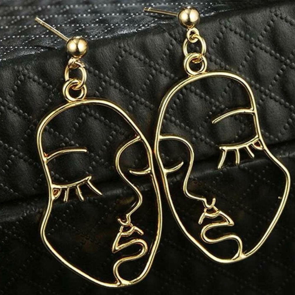 🦋 3/$24 Shiny gold dangling Picasso face post earrings / NWOT - Picture 2 of 6